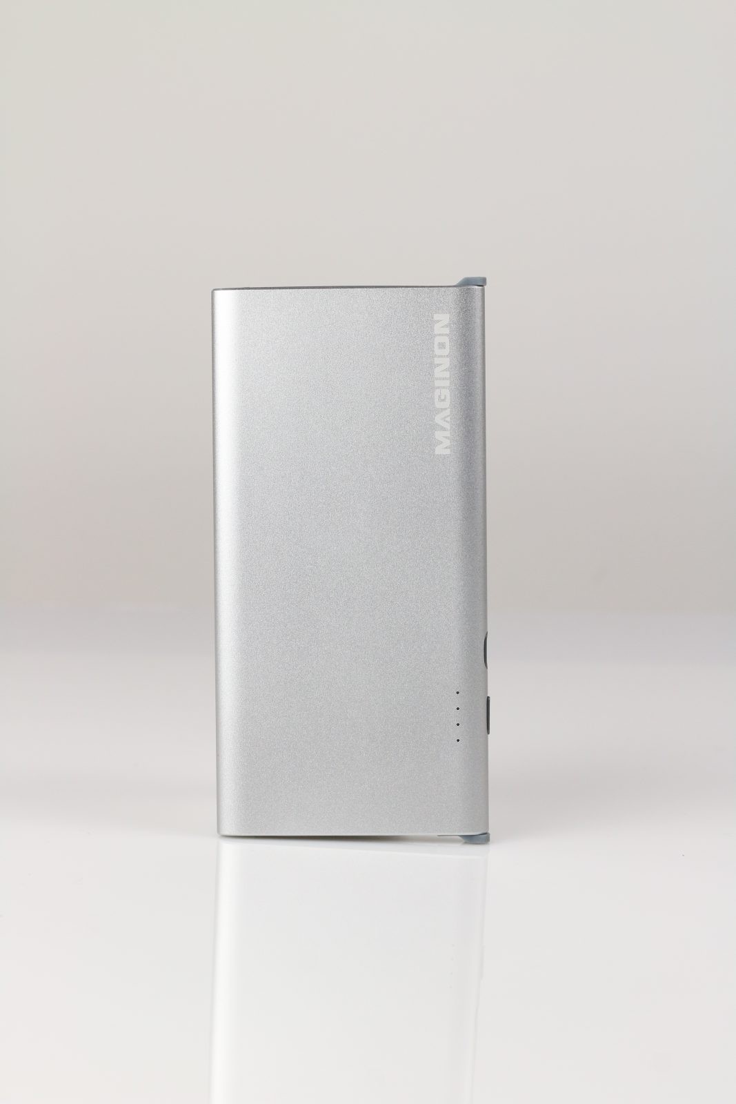 Powerbank aluminiowy z wbudowanym kablem lightning/micro USB srebrny